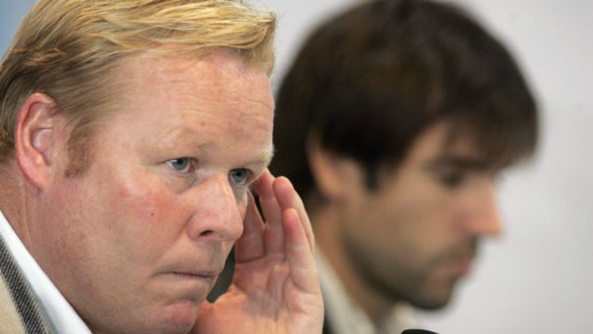 Koeman con Albelda de fondo (EFE).