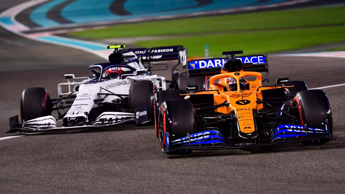 Carlos Sainz y Gasly durante el Gran Premio de Abu Dabi. (AFP)