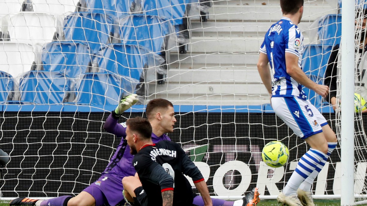 Sergi Enrich anota el 1-1. (EFE)