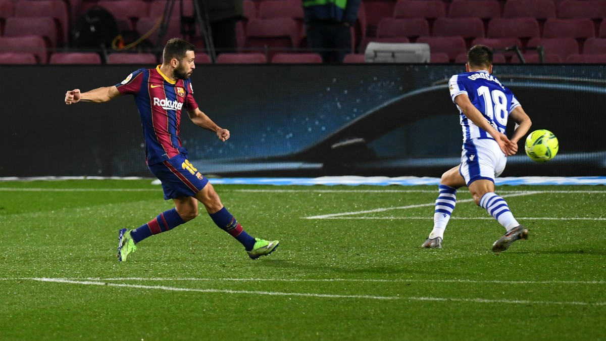 Jordi Alba marca un gol ante la Real Sociedad. (Getty)