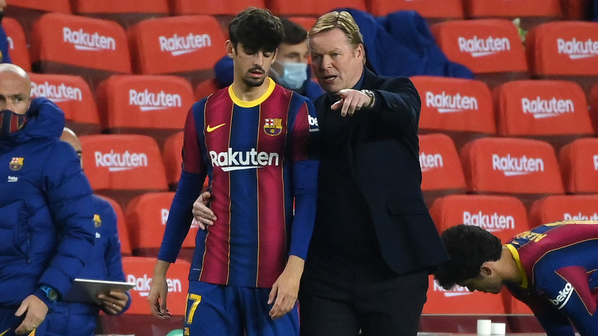 Koeman, técnico del Barcelona, durante el partido ante la Real Sociedad (AFP)