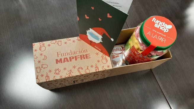 Fundación MAPFRE entrega un millón de euros en tarjetas de Navidad para familias sin recursos