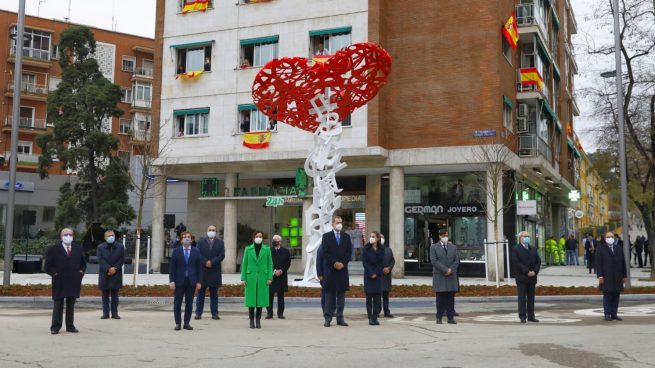 La Fundación A.M.A. ha donado el monumento inaugurado por los Reyes en homenaje a los profesionales sanitarios