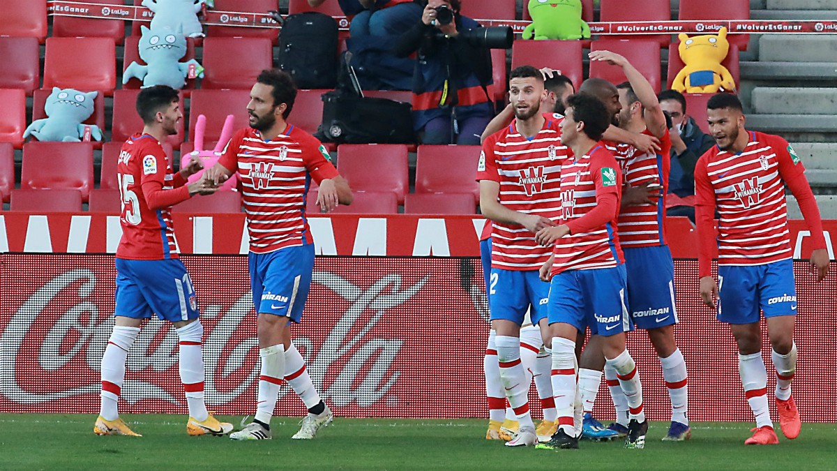 El Granada celebra uno de los goles de Soldado. (EFE)