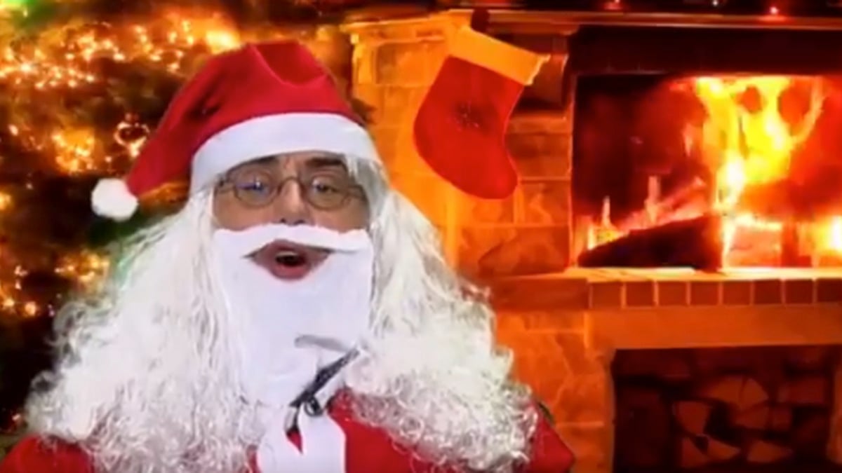 Juan Carlos Monedero en 2019 caracterizado de Papa Noel.