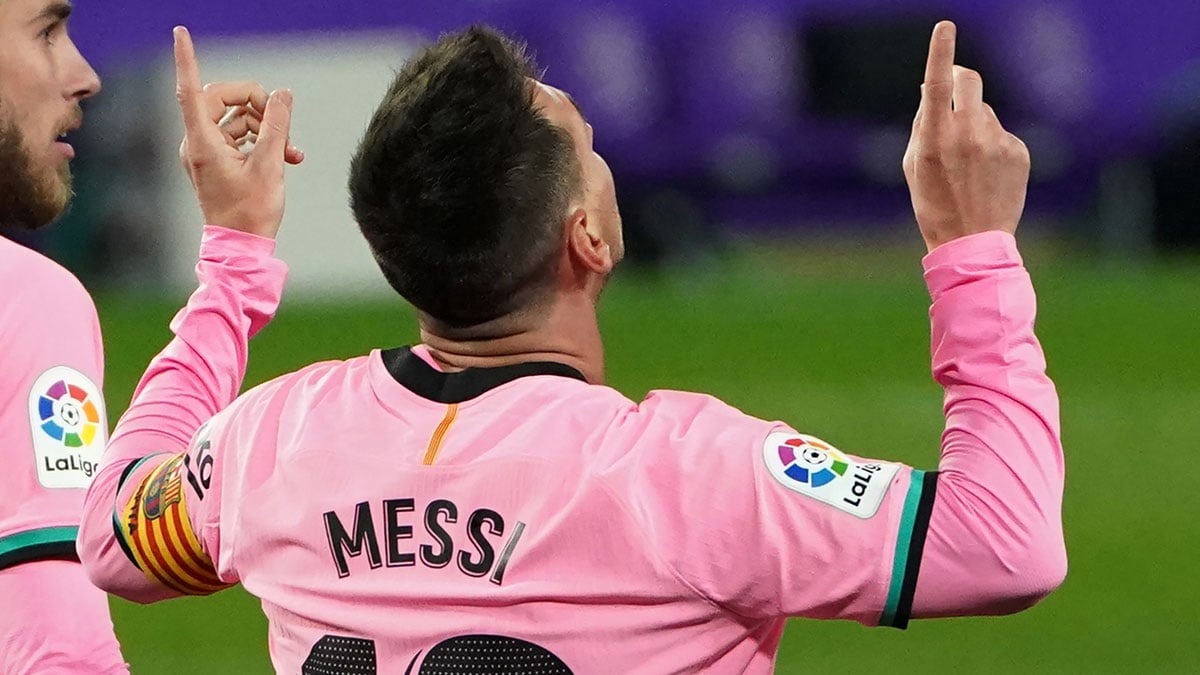 Messi celebra su gol al Valladolid en el último partido de Liga (AFP)