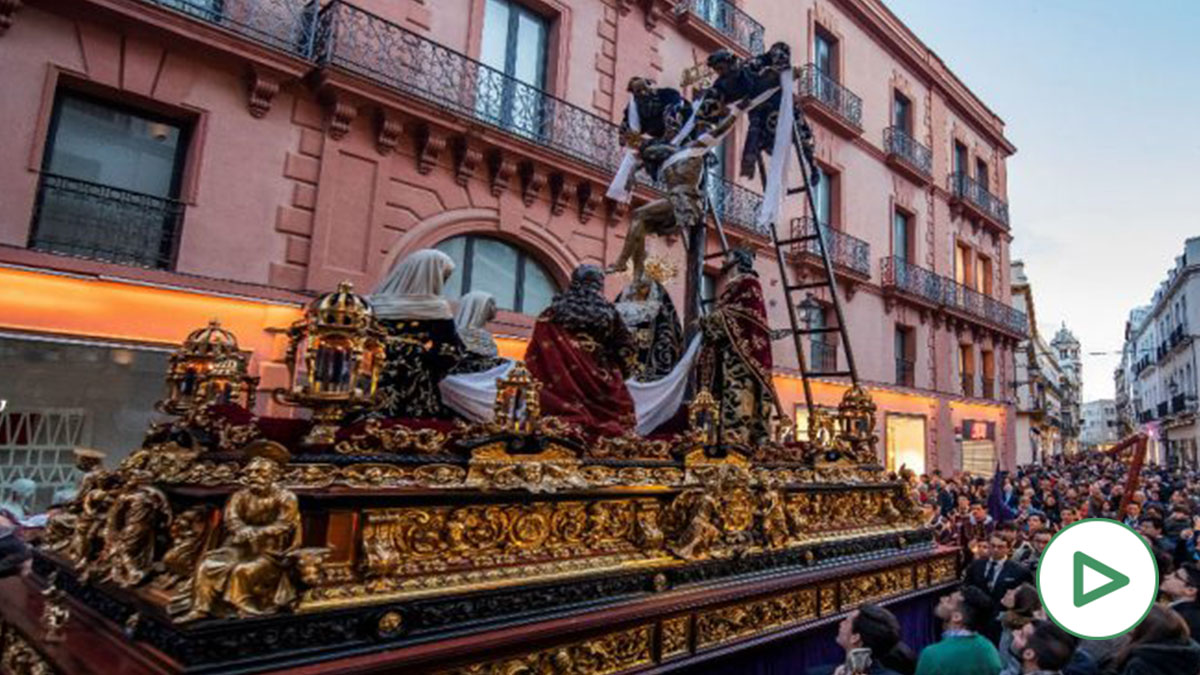 Uno de los pasos de la Semana Santa de Sevilla. Foto: EFE