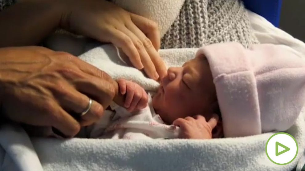 Los permisos de paternidad de 16 semanas entran en vigor.