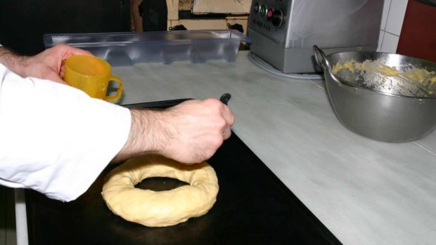 Haciendo roscón de Reyes