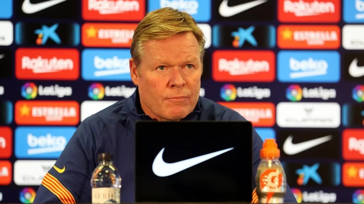 Ronald Koeman durante una rueda de prensa con el Barcelona. (fcbarcelona.cat)