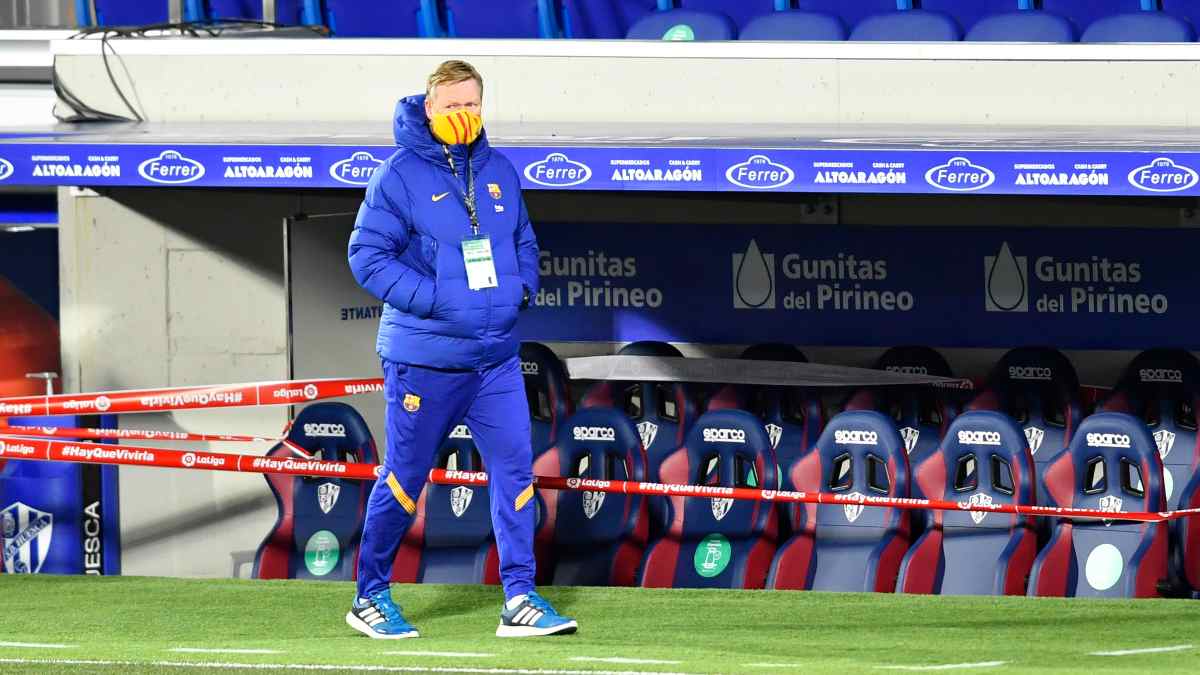 Ronald Koeman, entrenador del Barcelona, en El Alcoraz frente al Huesca. (AFP)