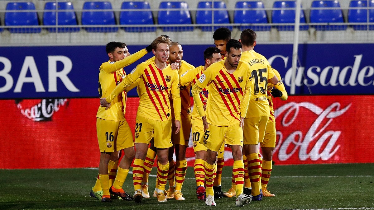 Los jugadores del Barcelona celebran un gol en Huesca. (Getty)