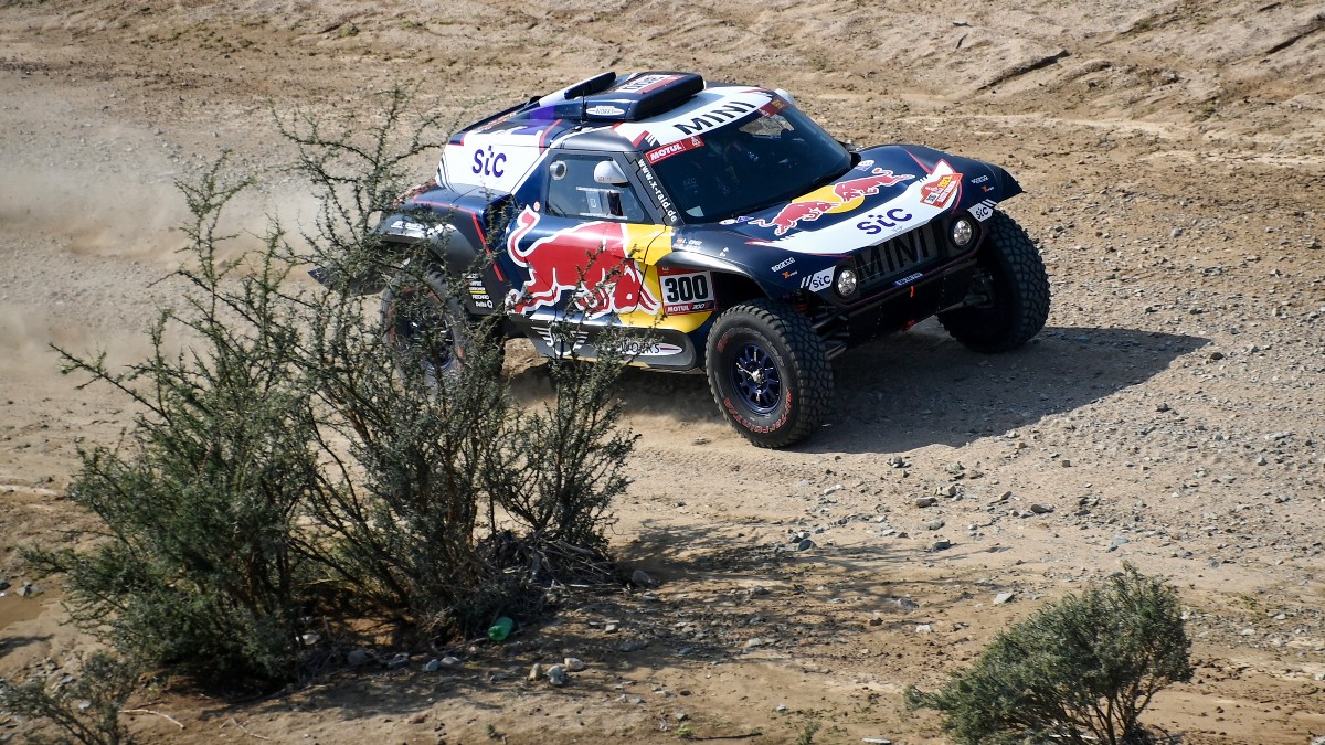 Carlos Sainz, en el Dakar. (AFP)