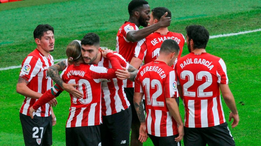 Los futbolistas del Athletic celebran un gol. (EFE)