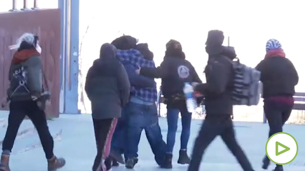 Los presuntos organizadores de la rave de Llinars salen del juzgado en libertad con cargos.