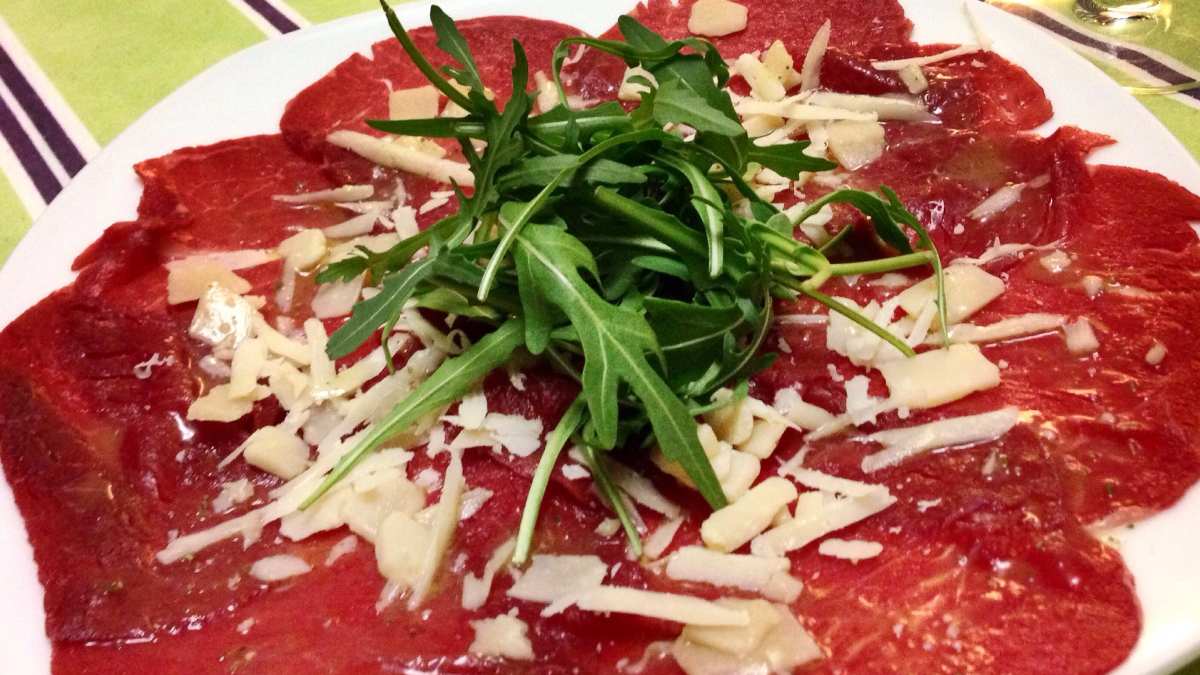 Receta de Carpaccio de buey con trufa y lascas de queso curado