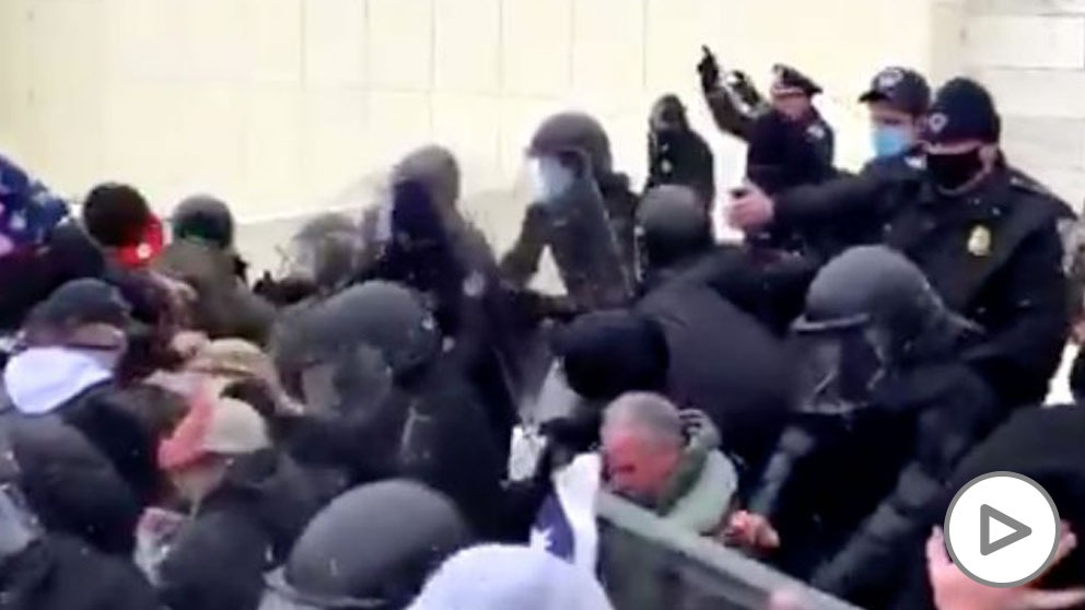 trump-capitolio-manifestantes-policia-enfrentamientos