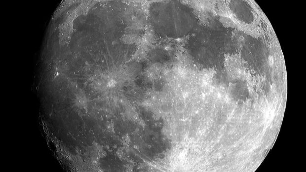 Carbono en la luna