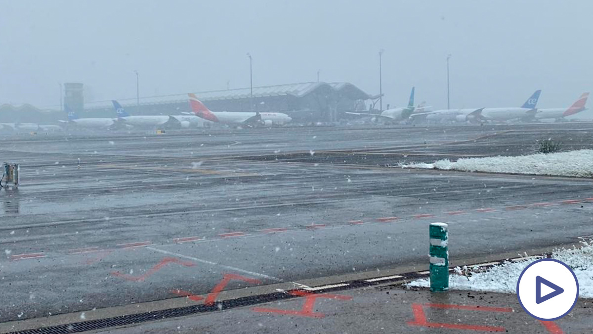 Los aeropuertos españoles activan sus protocolos para afrontar una nevada histórica
