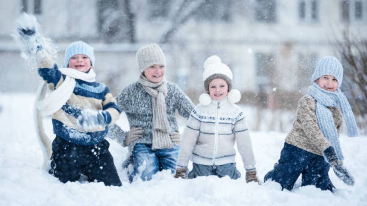 Cómo vestir a los niños para salir a jugar a la nieve de forma segura