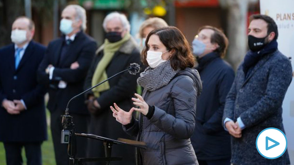 La presidenta de la Comunidad de Madrid, Isabel Díaz Ayuso, durante su visita al dispositivo de test de antígenos que el Gobierno regional ha puesto en marcha en Mercamadrid REMITIDA _ HANDOUT por COMUNIDAD DE MADRID