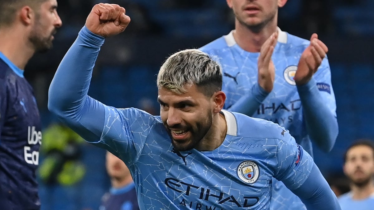 El Kun Agüero celebra uno de sus últimos goles con el Manchester City. (AFP)