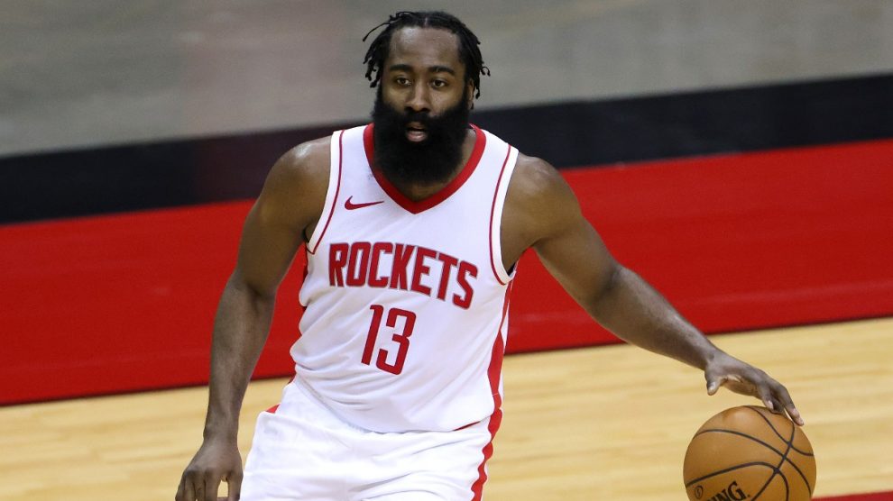 James Harden, durante un partido con los Houston Rockets (AFP).