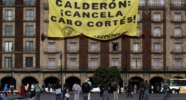 Pancarta contra Cabo Cortés en México