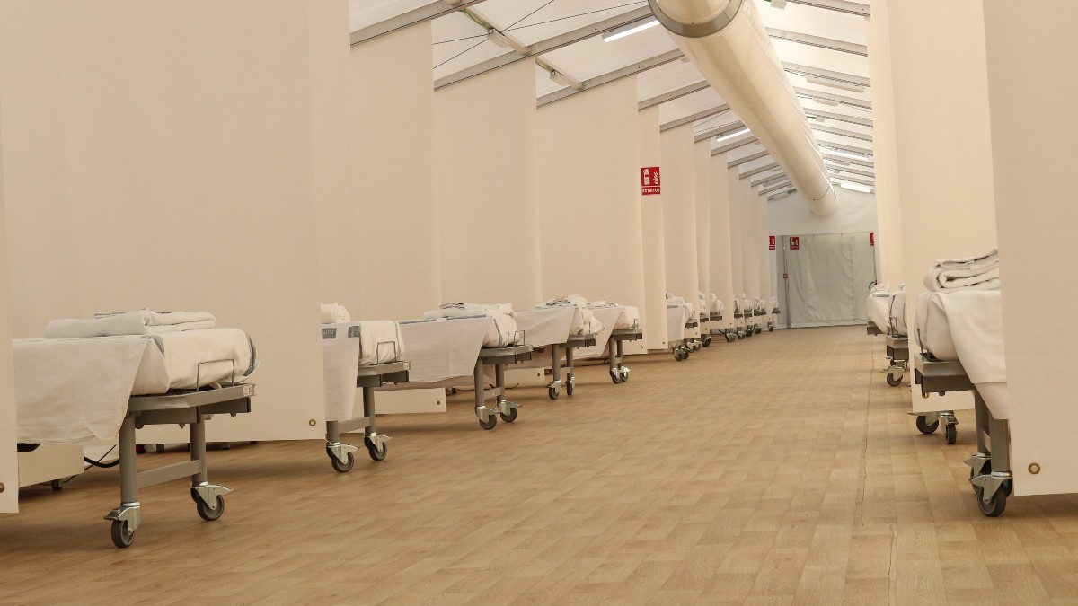 Camas habilitadas en las carpas de uno de los tres hospitales de campaña de la Comunidad Valenciana. (Foto:GVA)