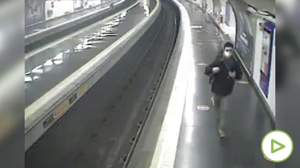Un policía fuera de servicio evita que un hombre sea arrollado en el Metro de Madrid