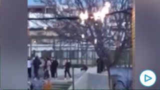 Vecinos de Torreblanca (Sevilla) acusan Sánchez de escudarse en los enganches ilegales para no solucionar sus constantes incendios.