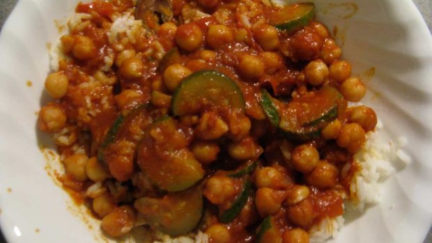 Curry de garbanzos con frutas tropicales