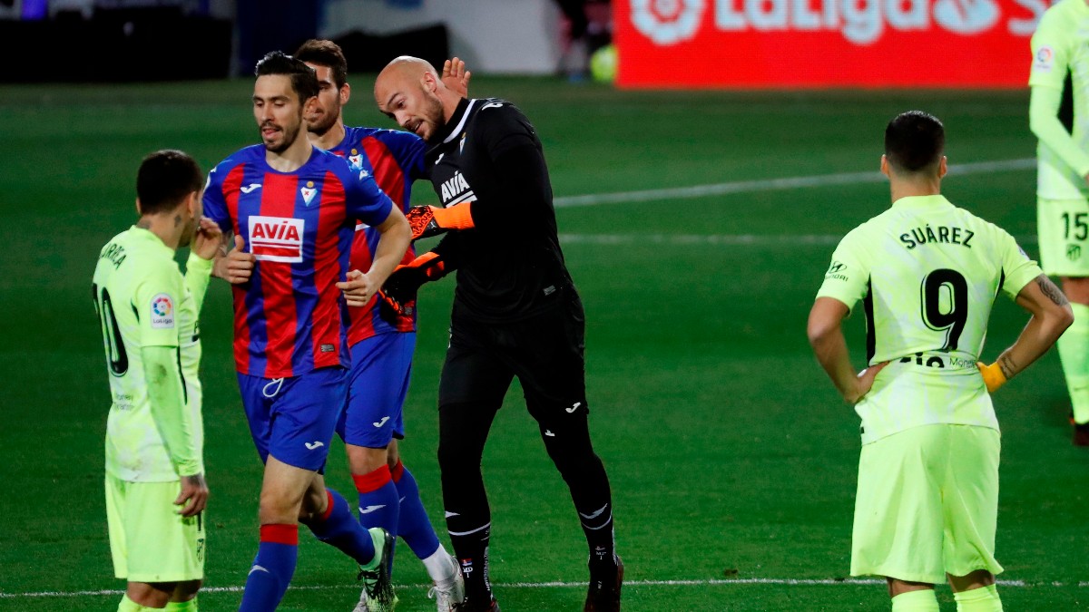 Dmitrovic celebra su gol en el Eibar – Atlético de Madrid. (EFE)