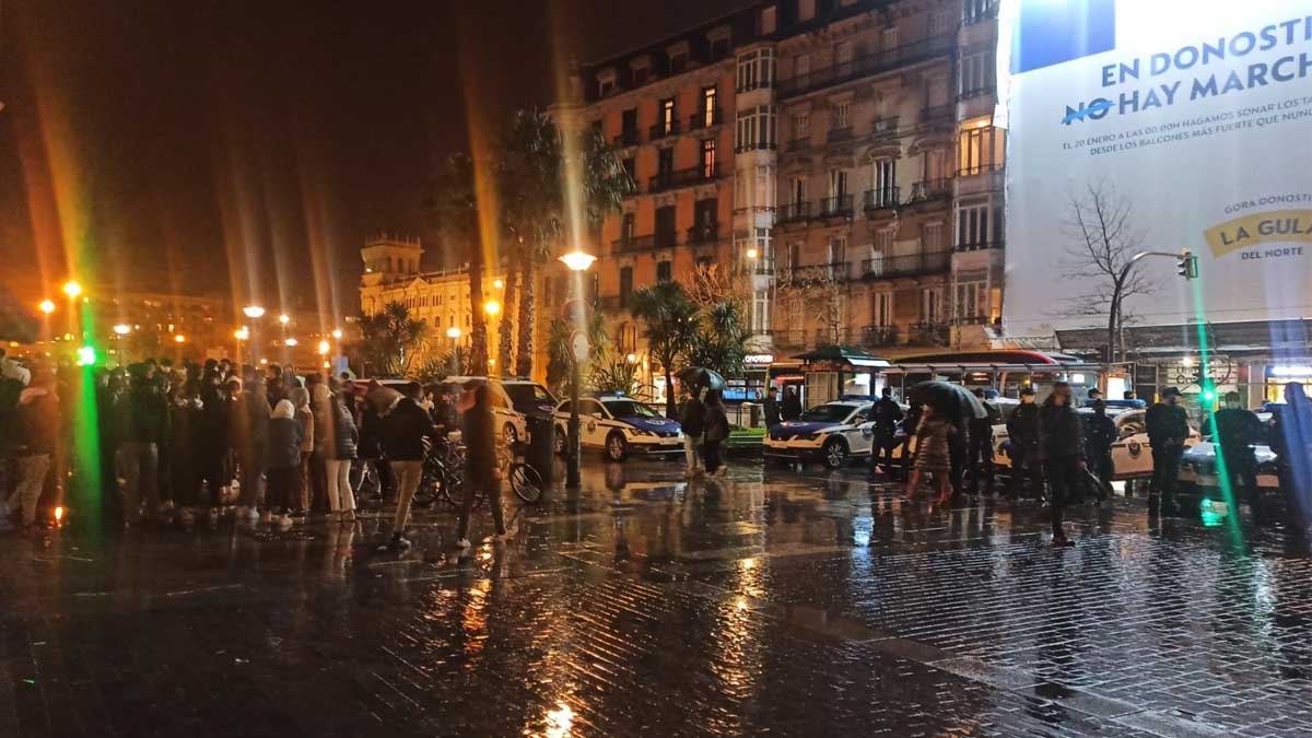 Nuevos incidentes en San Sebastián al disolver la Ertzaintza un botellón. Foto: Europa Press
