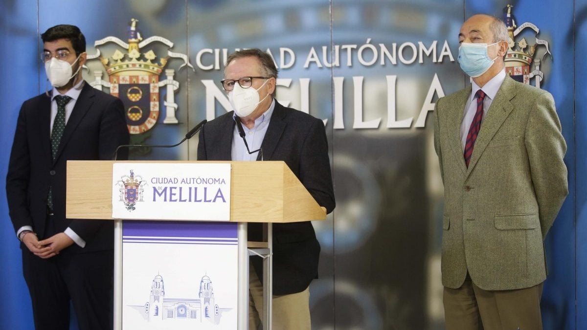 De Castro, Mohand y Cabanillas anunciando las medidas anticovid en Melilla.