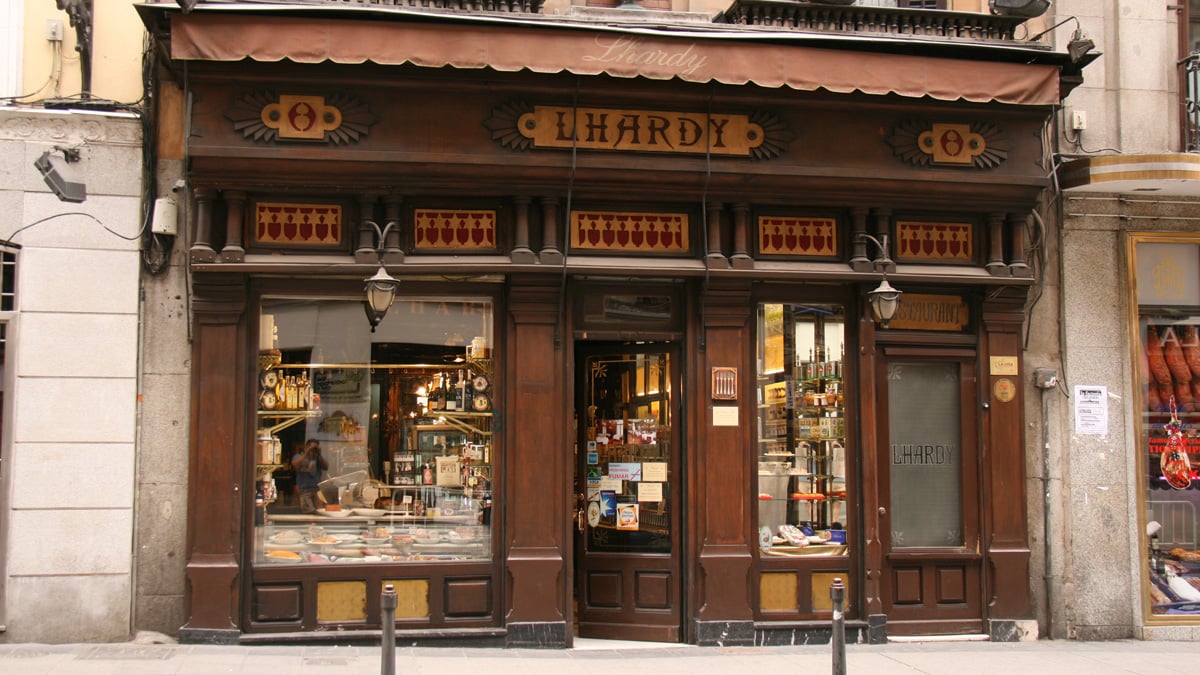 Lhardy, uno de los restaurantes centenarios de Madrid que han sido declarados lugares de interés cultural.