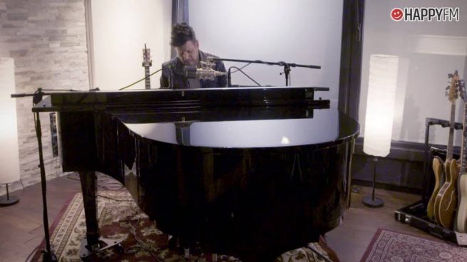 Pablo López consigue emocionar al interpretar ‘7’ a piano y voz