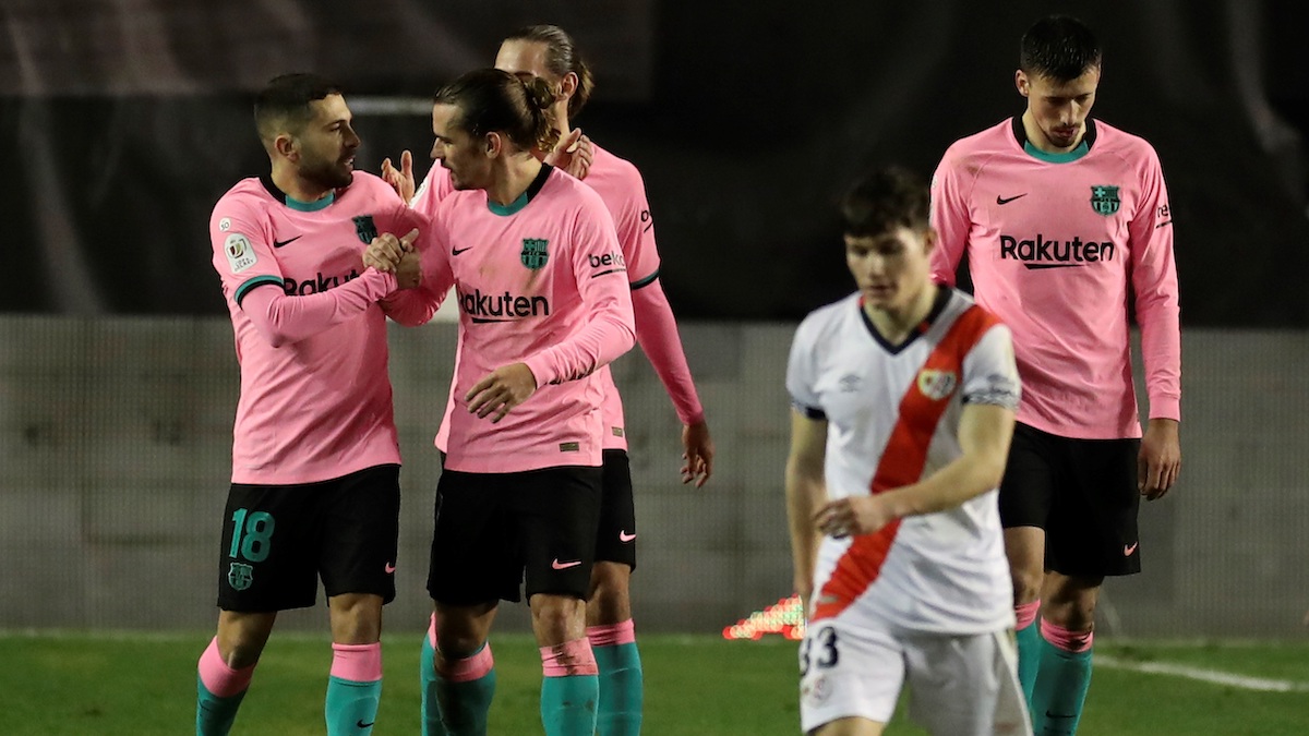 Los jugadores del Barcelona celebran el 1-2 ante el Rayo Vallecano. (EFE)