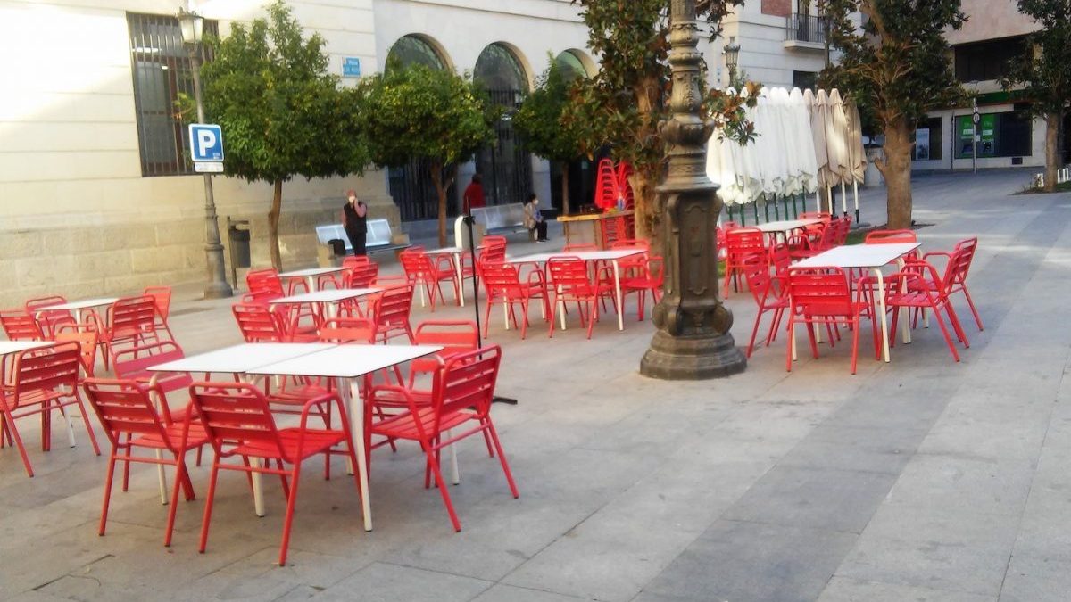 Terraza de un bar en el centro de Jaén (Foto: Europa Press).