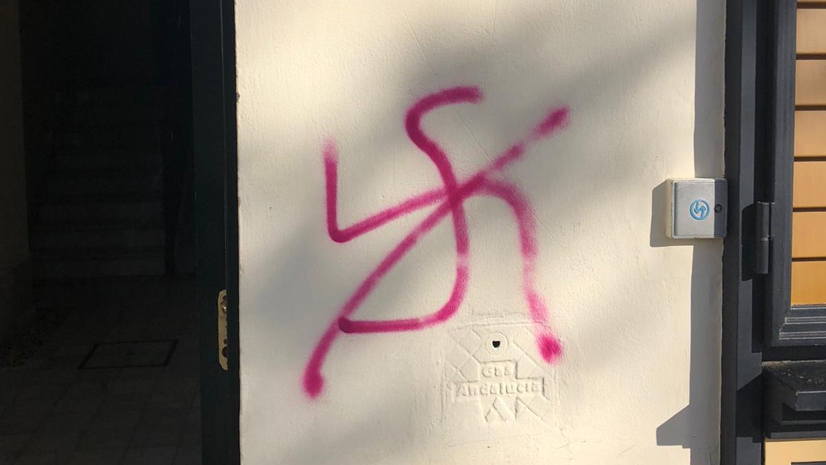 Fernando Galisteo ha sufrido amenazas en forma de pintadas en la puerta de su despacho.