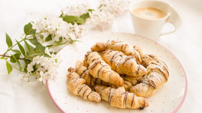 Croissants de chocolate con dos ingredientes Croissants-caseros-con-2-ingredientes-655x368