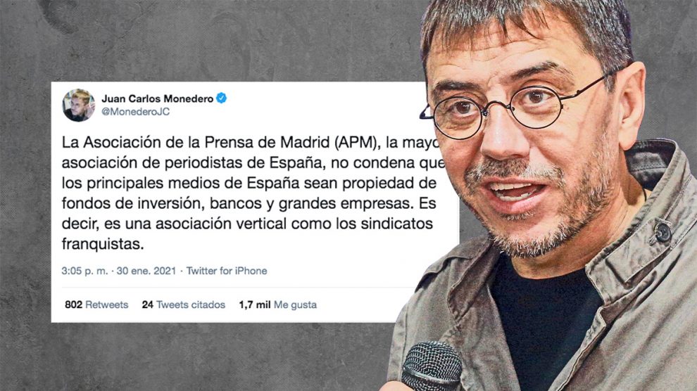 El fundador e ideólogo de Podemos Juan Carlos Monedero, junto al tuit que ha publicado.