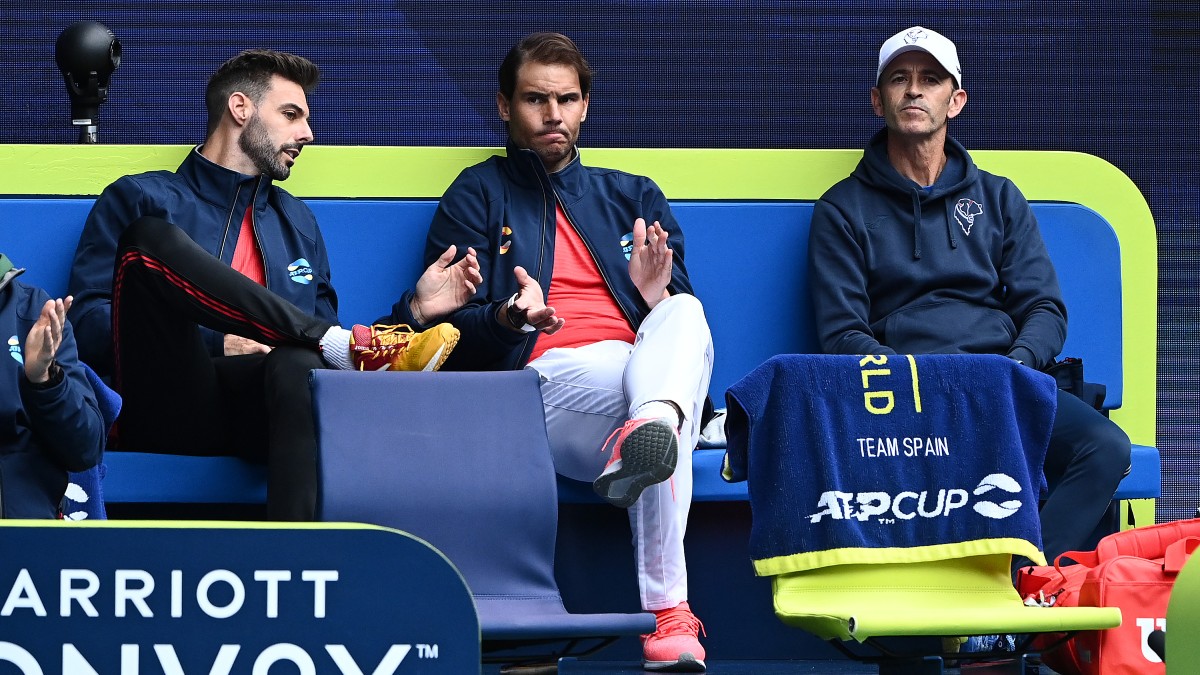 Nadal, en el banquillo de España con rostro serio. (ATP)