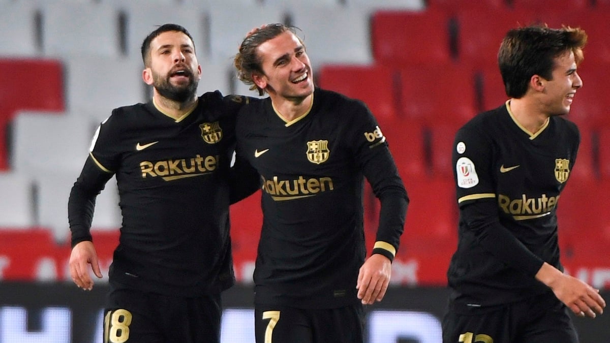 Antoine Griezmann celebra uno de sus goles ante el Granada en Copa del Rey. (EFE)