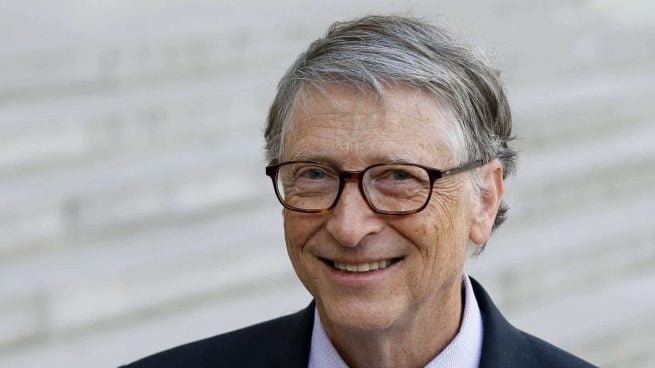 Bill Gates ha sido el protagonista de numerosos titulares en 2020 debido a sus predicciones sobre la evolución de la pandemia del coronavirus. El cofundador de Microsoft habló de cómo frenar su propagación y de cuándo llegaría la primera vacuna, entre otras muchas cosas. Ahora vuelve a ser noticia porque esta semana ha publicado en Twitter un vídeo explicando su 