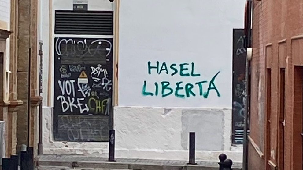 Pintadas en Sevilla en favor de Pablo Hasel.