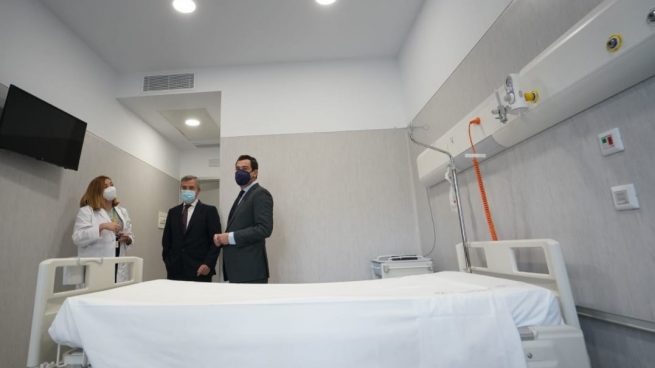 La Junta de Andalucía inaugura un nuevo hospital en Málaga que el PSOE-A prometió abrir en 2009