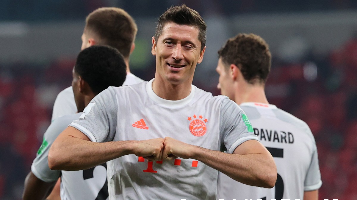 Lewandowski celebra su gol. (AFP)