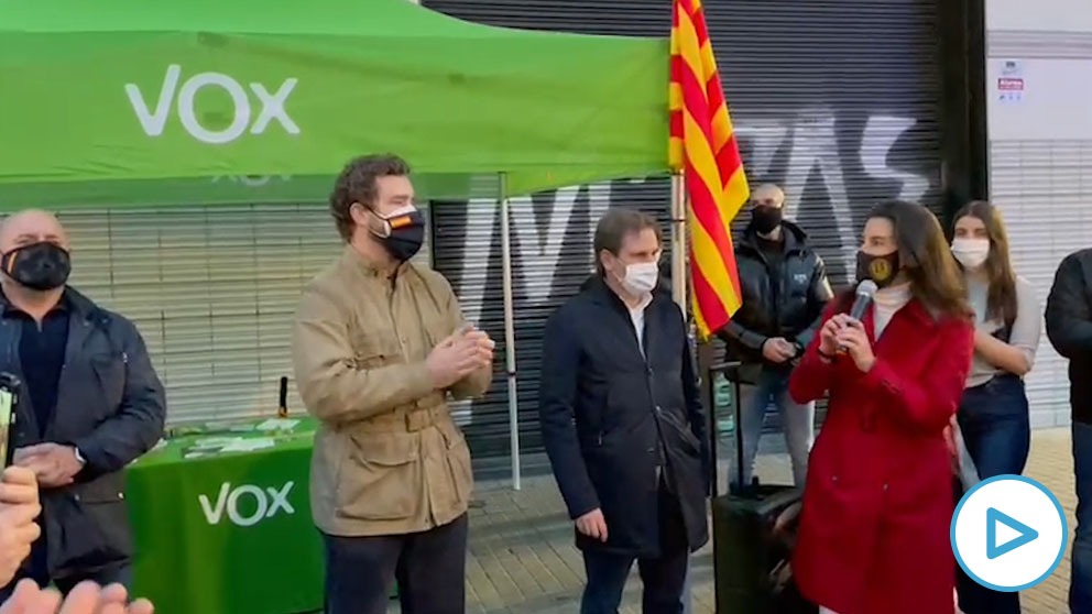 Rocio Monasterio e Iván Espinosa de los Monteros durante el acto de Vox en Barcelona.