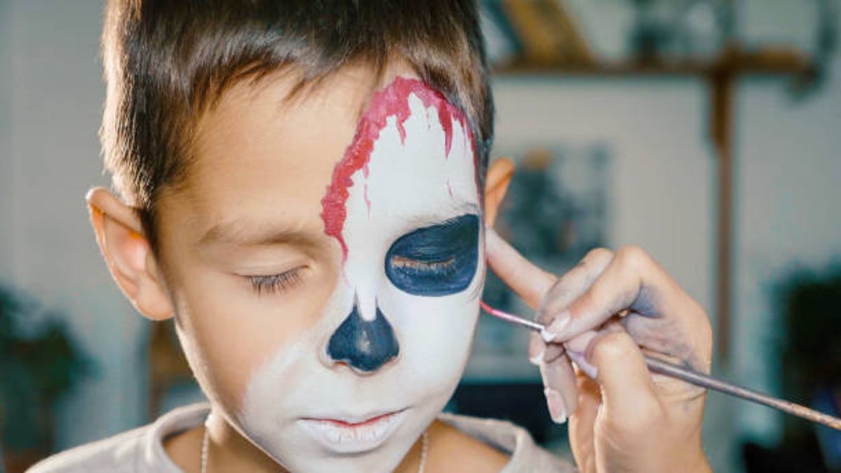 Pautas para evitar las alergias al maquillaje de Carnaval en los niños
